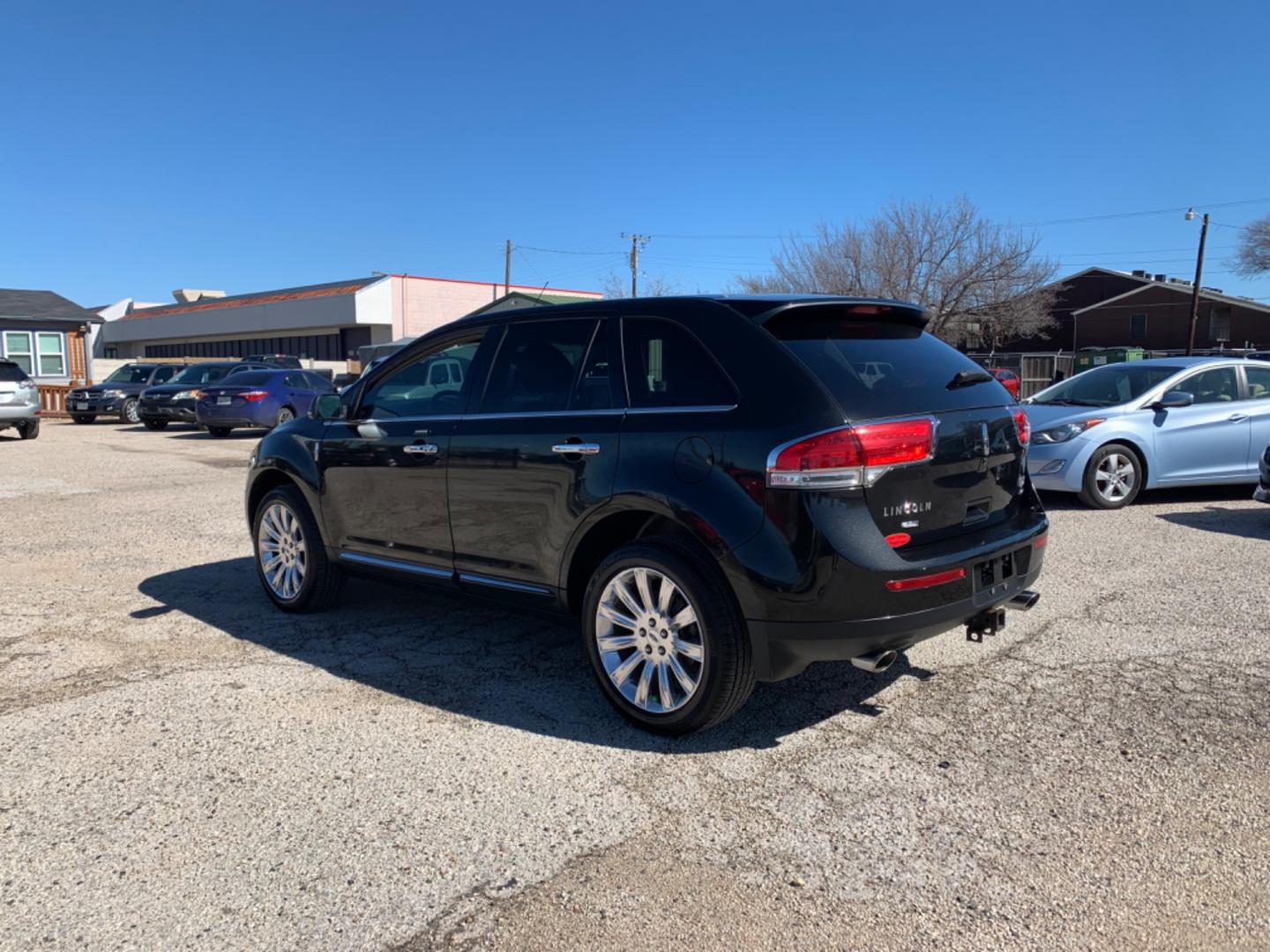 2013 Black /Black Lincoln MKX (2LMDJ8JK7DB) with an V6 - 3.7L 3726cc 227ci GAS MFI vin K - 4 valve DOHC engine, AUTOMATIC transmission, located at 1830 North Belt Line Road, Irving, TX, 75061, (469) 524-0199, 32.834373, -96.993584 - Photo#4